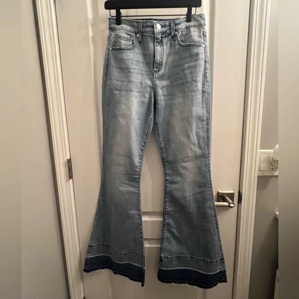 💙NWT Creos Flare jeans